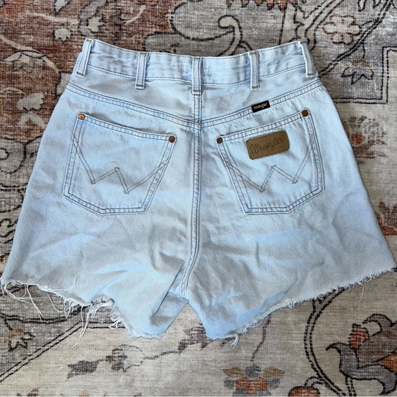Wrangler Light Wash Cutoff Denim Jeans - Picture 1 of 5